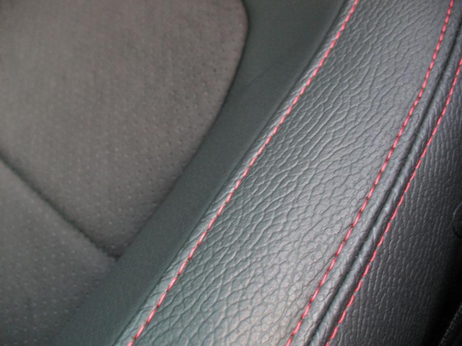 Детали интерьера Saturn Vue Red Line 2008 года  (фото 44 из 48)